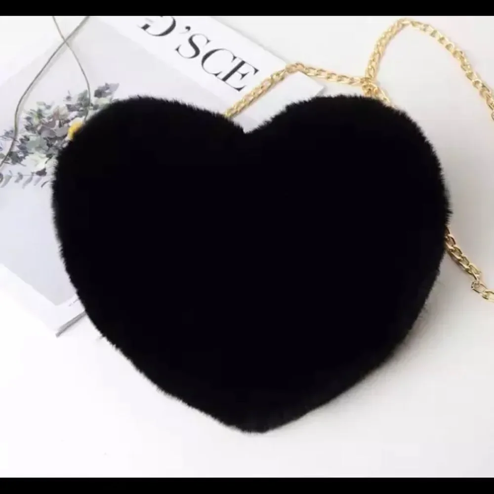 ‎PLUSH HEART SHAPED BAG WITH GOLDTONE CHAIN
